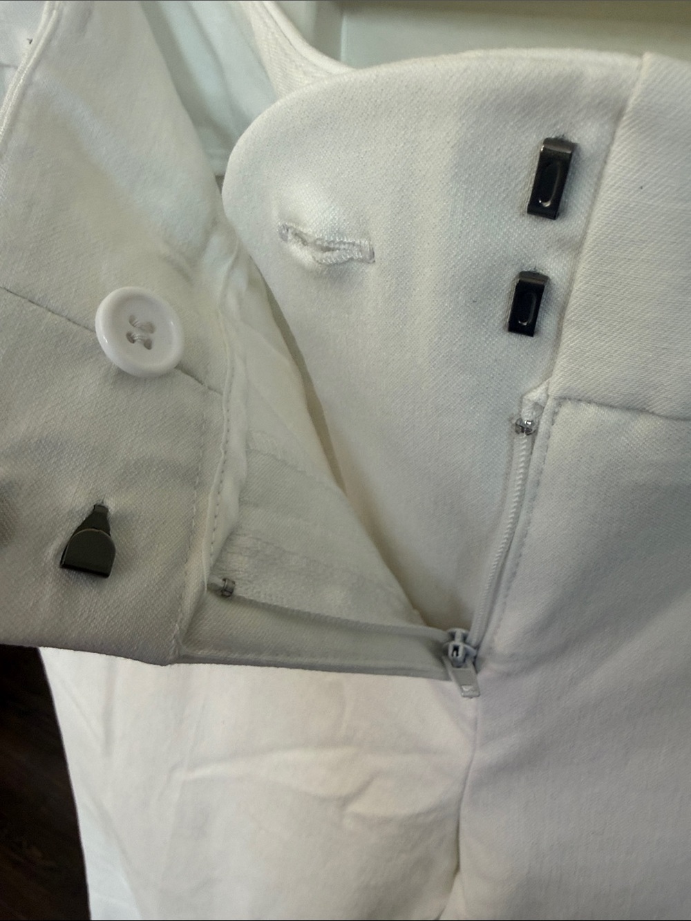 Satinato NWT White Stretch Ankle Pants 8 - Picture 5 of 8